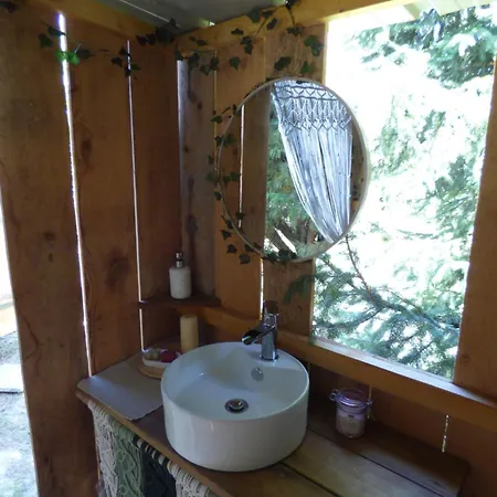 Nid Et Toiles *